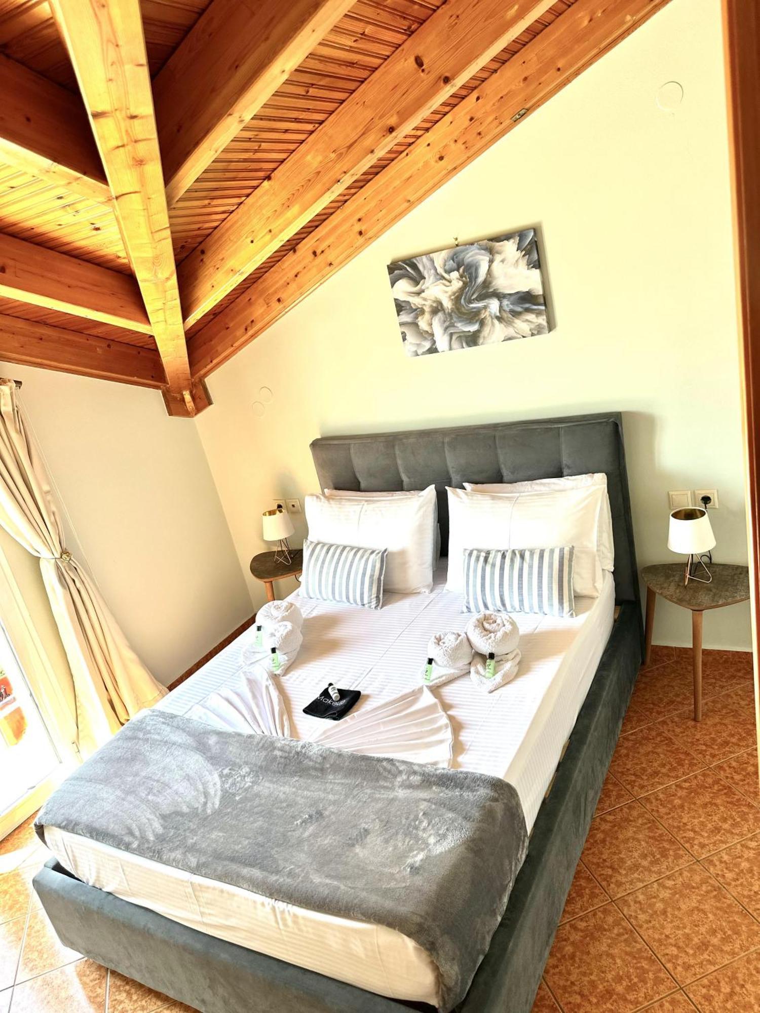 Liberator Attic Apartment อาร์กอสโตลี ภายนอก รูปภาพ