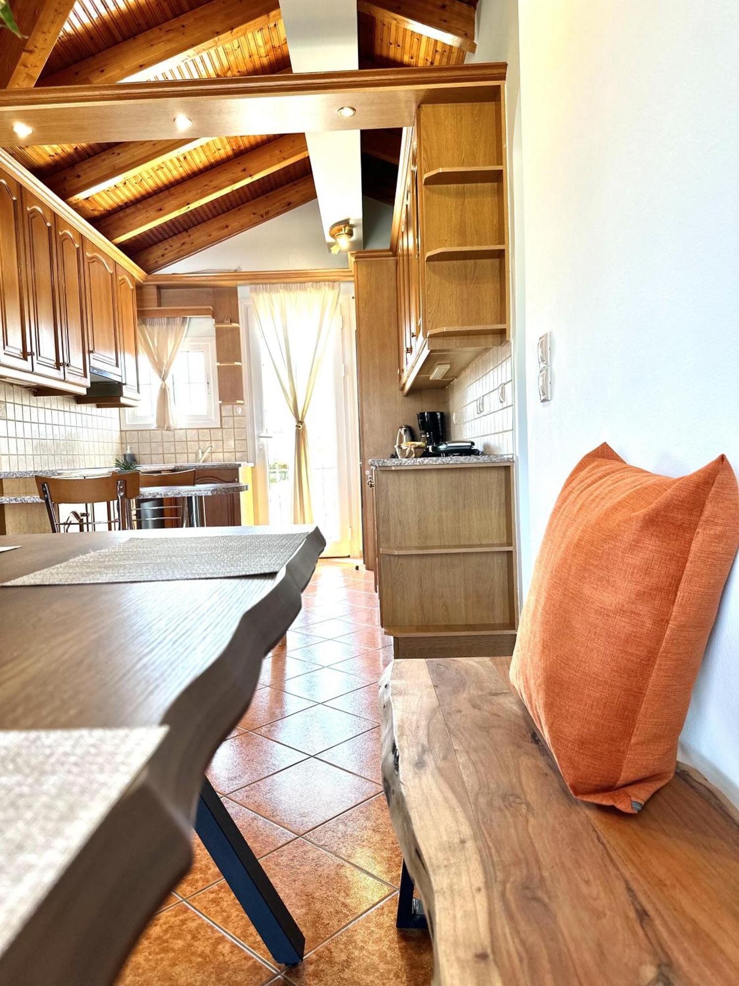 Liberator Attic Apartment อาร์กอสโตลี ภายนอก รูปภาพ